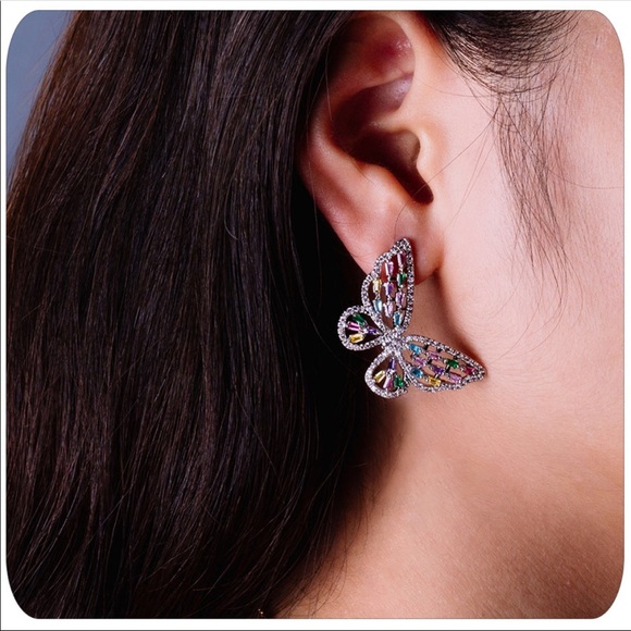 🌟 Beautiful White Gold Plated Butterflies Earrings - Picture 2 of 6